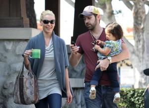 2010__10__1976_Heigl_Katherine_Oct13 300×218.jpg