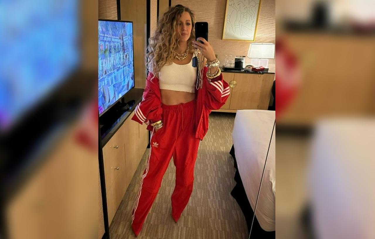 Blake Lively Stuns Fans With Pants That Were Shoes Super Bowl Outfit 