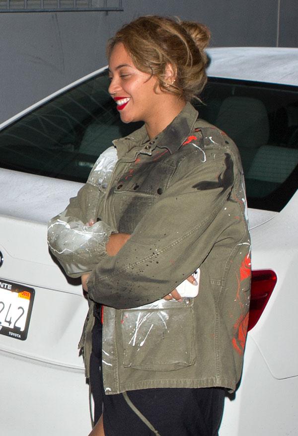 beyonce hiding baby bump