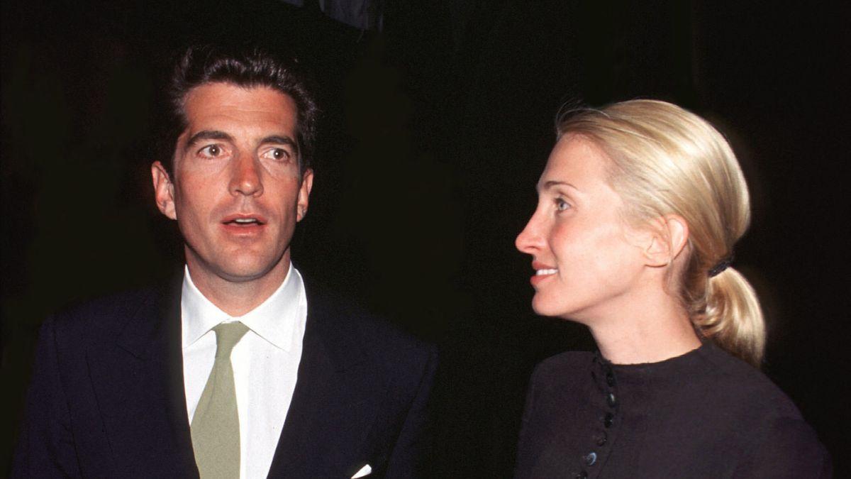 john f kennedy jr and carolyn bessette died in a plane crash