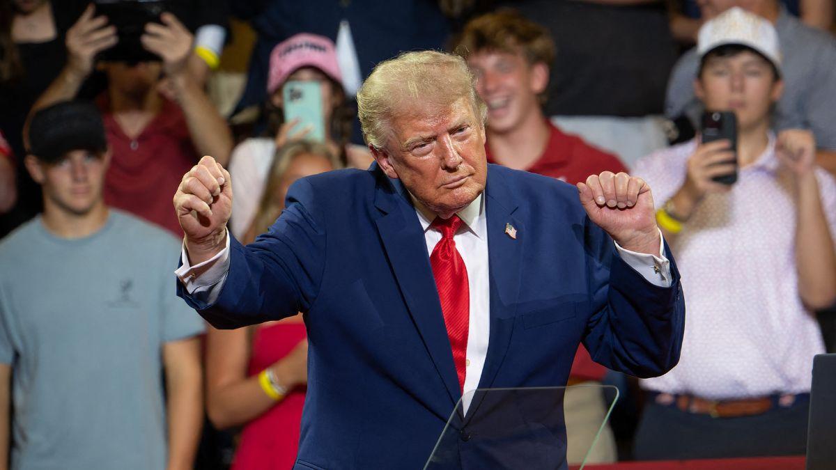 Image of Critics described the speech as mean rather than funny.