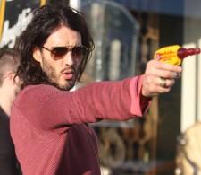 2010__02__Russell_Brand_Feb4_main 225×195.jpg