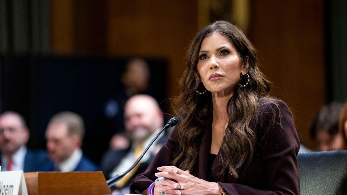 Photo of Kristi Noem.