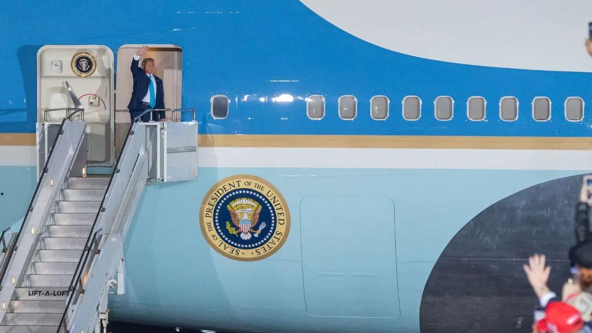 Photo of The actor said attacking Iran 'weighed heavy' on the president's heart.