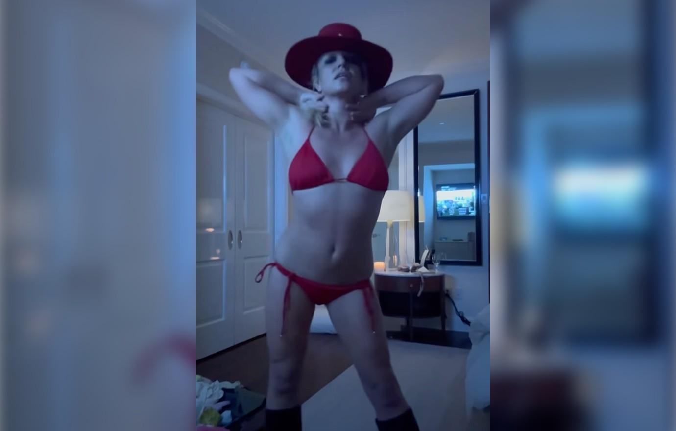 Britney Spears Shows Off Weird Dance Moves In Bizarre Video Watch pic