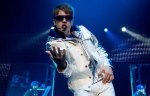 2011__04__justin_bieber_april7_53 300×193.jpg