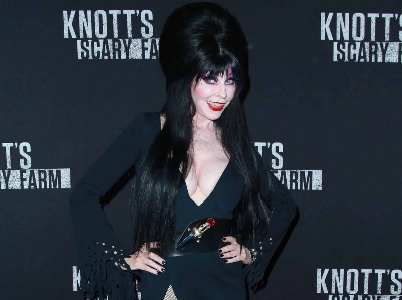 elvira actress cassandra peterson slams ariana grande rude diva