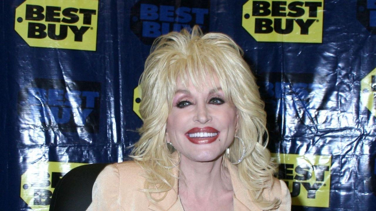 image of Lainey Parton paid tribute to Dolly after her funeral, saying she would miss her ‘voice, laugh, hugs and late-night phone calls.’