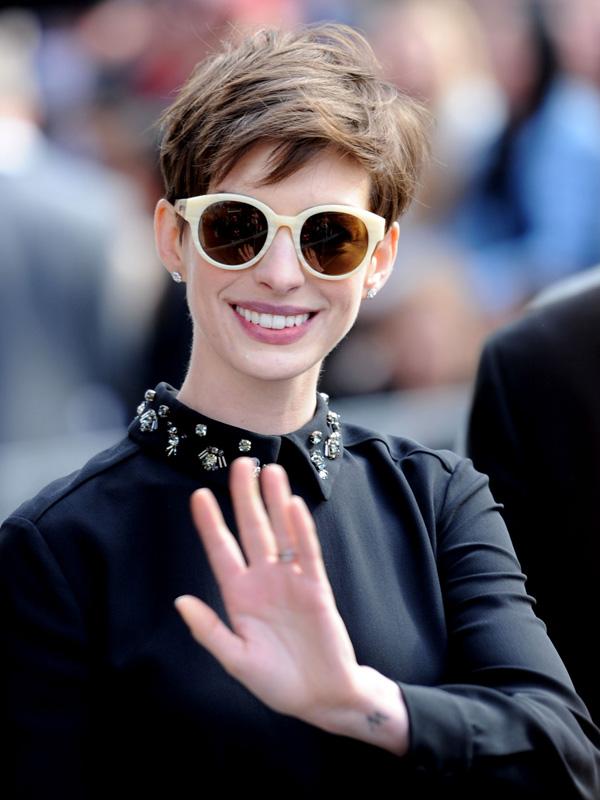 36 Anne Hathaway Sunglasses ideas | anne hathaway, anne, anne hathaway style