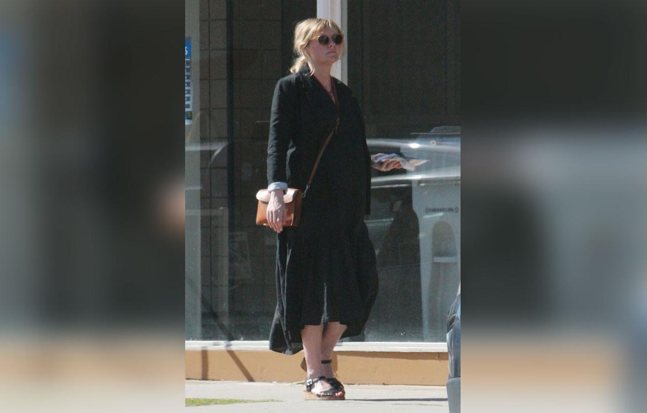 PICS Very Pregnant Kirsten Dunst Looks Ready To Pop While Shopping