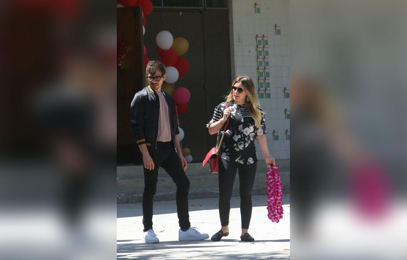 Pregnant Hilary duff matthew koma la stroll 3