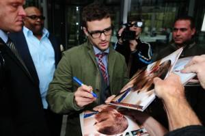 2010__10__Justin_Timberlake_Oct5_12 300&#215;199.jpg