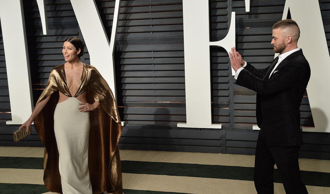 Justin timberlake Photographs Jessica Biel on The Vanity Fair Red Carpet