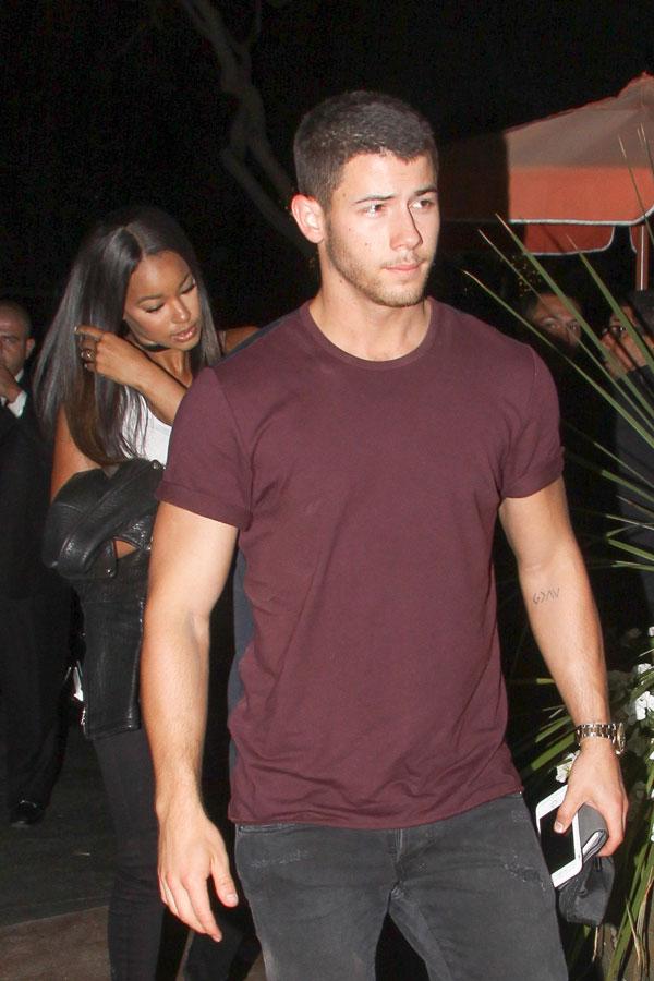 nick jonas dating cherry backup dancer