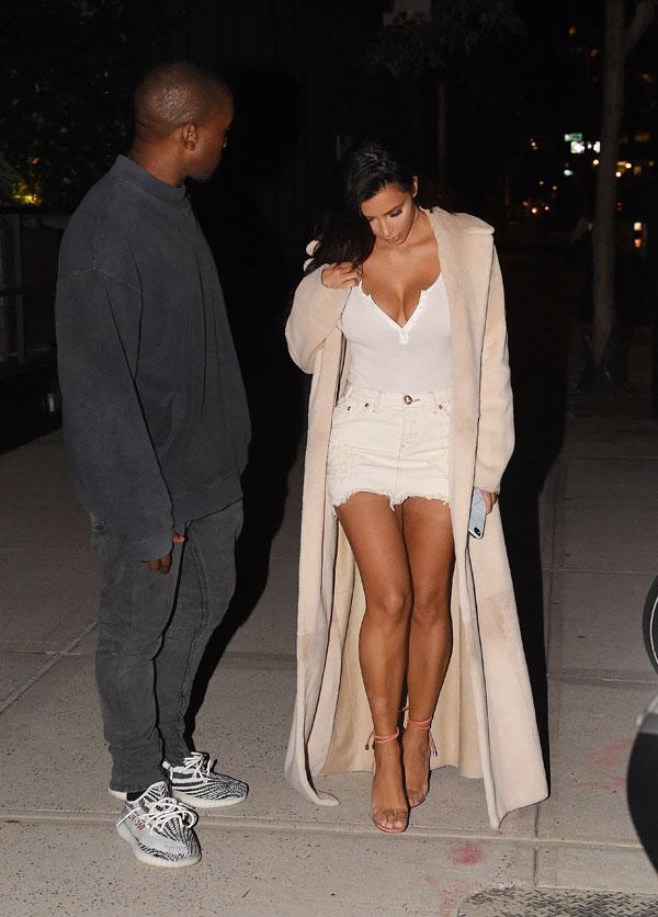 kim kardashian wardrobe malfunction bra