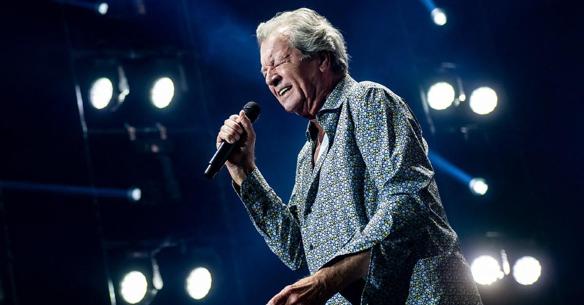 image of The rocker said he only has 30 percent vision. 