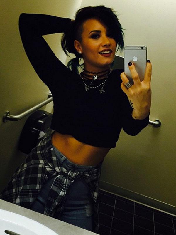 Demi Lovato Weight Loss 9 Amazing Instagram Pics of Demi s New Bod