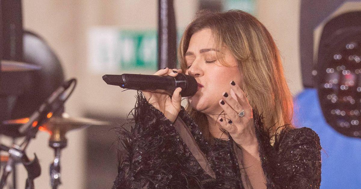 Photo of Kelly Clarkson