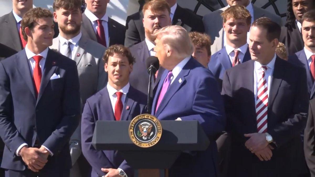 Photo of Donald Trump welcomed the Indiana Hoosiers to the White House on May 11.