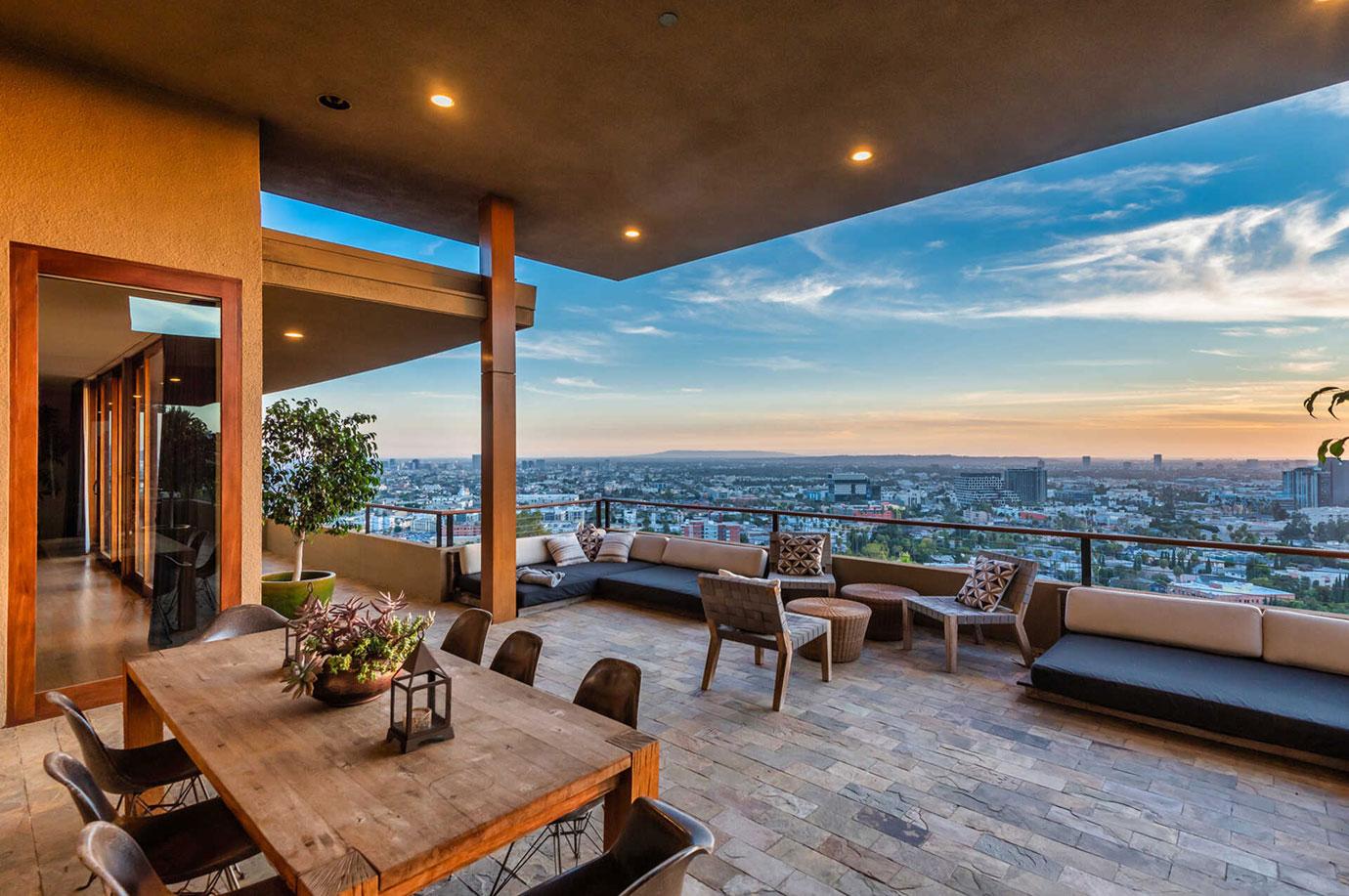 Zac Efron Lists Home In The Los Feliz Oaks