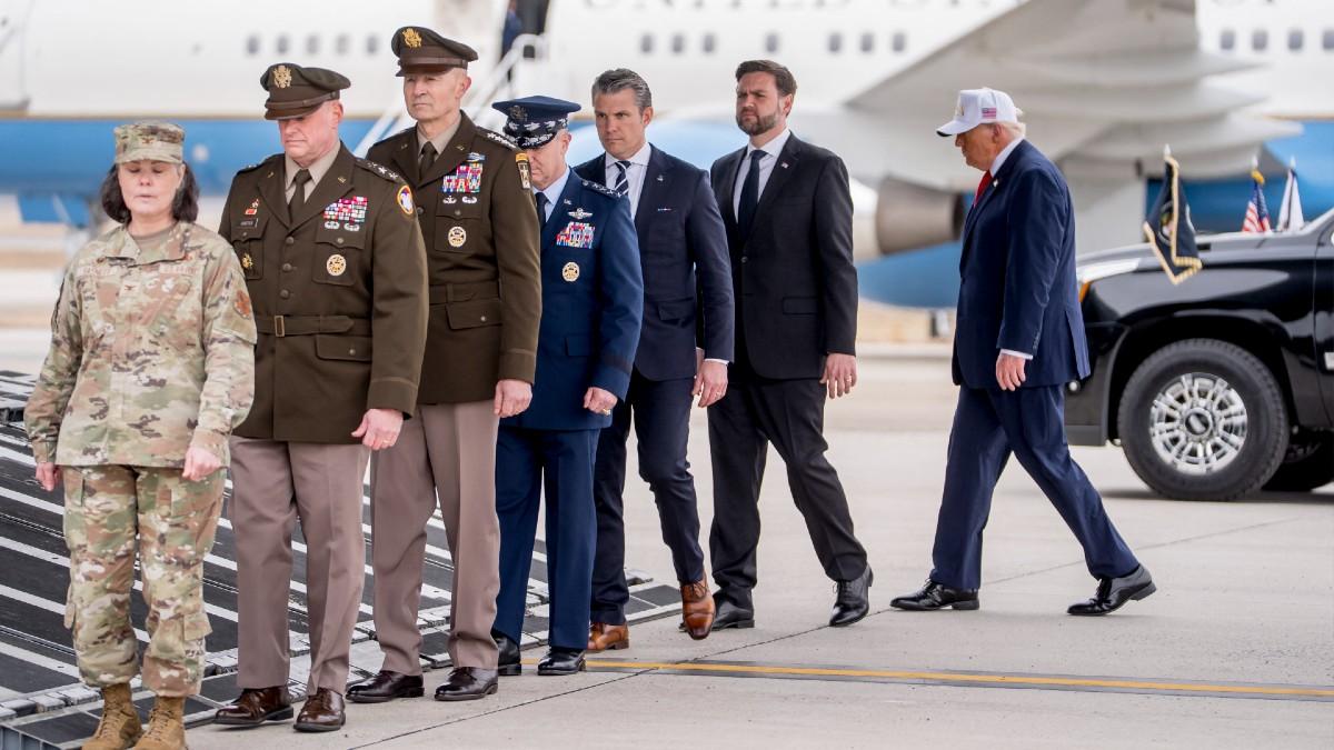 image of James Carville blasted the president's 'buffoons.' 