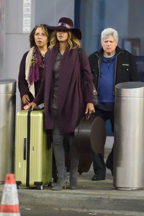 Halle berry makeup free5