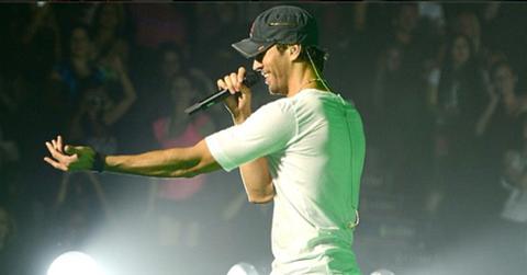 Enrique Iglesias Performs Instagram