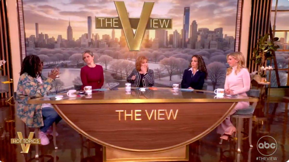 Photo of Costar Sara Haines called the single life 'so lovely.'