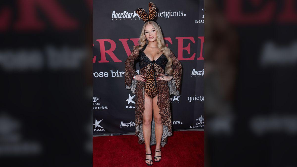 Photo of Alabama Barker's father, Travis Barker, was judged by social media for buying her lingerie for Christmas.