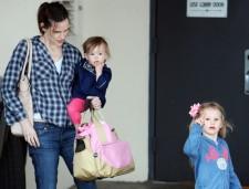 2010__03__Jennifer_Garner_March4_maiin 225×171.jpg