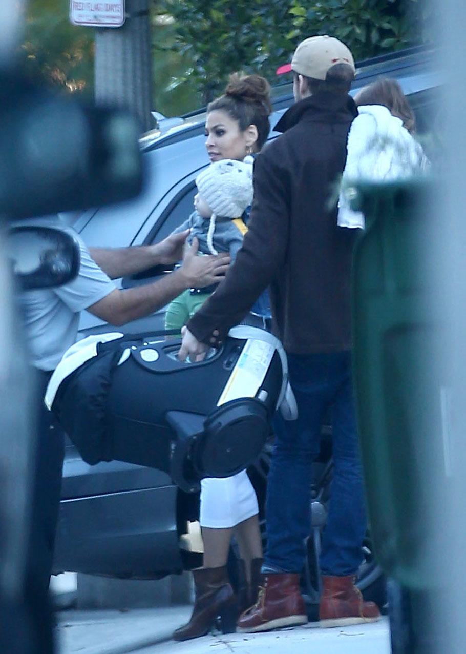 Exclusive&#8230; Premium: Ryan Gosling And Eva Mendes Visit Family In LA***NO USE W/O PRIOR AGREEMENT &#8211; CALL FOR PRICING***