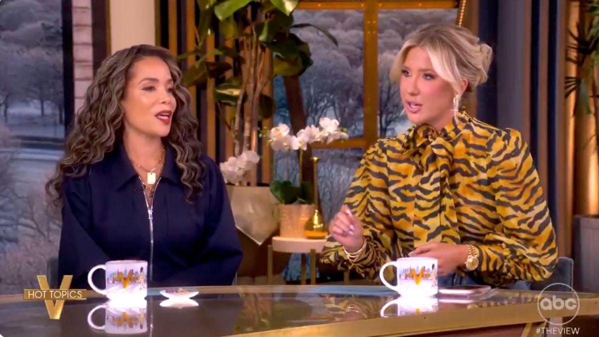 Photo of The reality star hinted she might be addicted to social media.