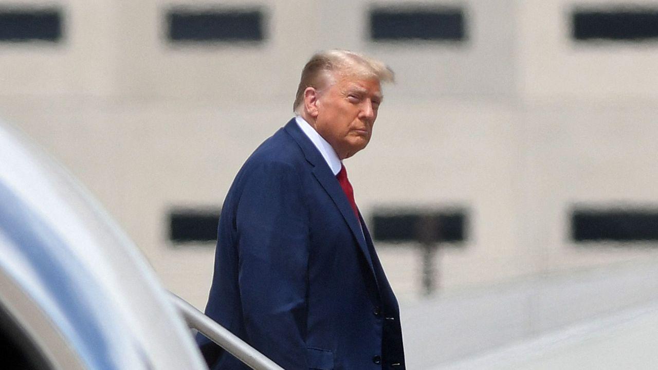 Image of Jimmy Kimmel criticized Donald Trump after the president shared an AI-generated video depicting himself wrestling with and taming a tiger.