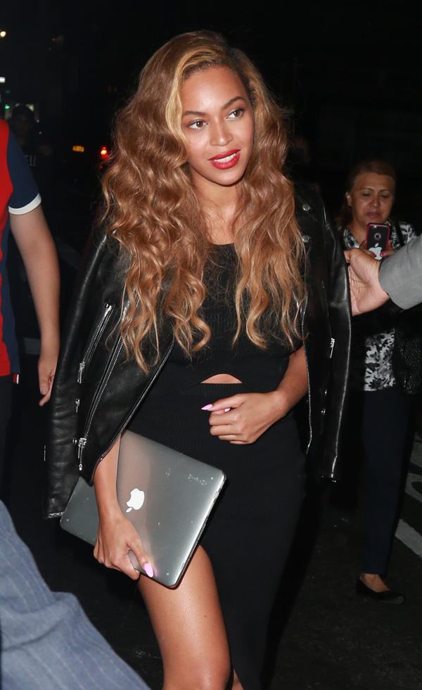 Beyonce Knowles leaves her office in New York