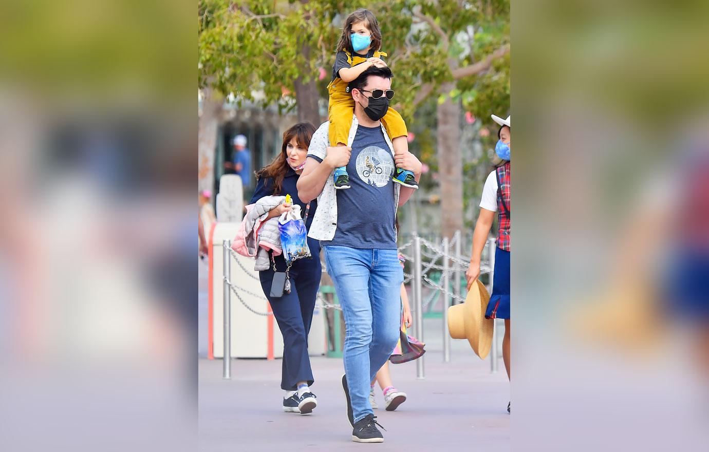 zooey deschanel jonathan scott kids disneyland