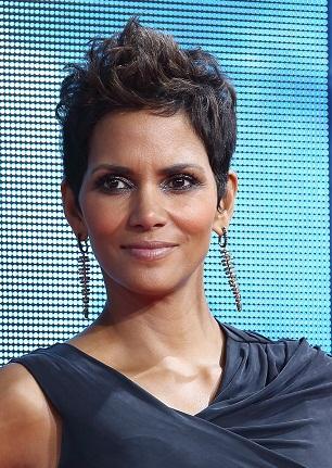 Halle berry nov 10 001.jpg