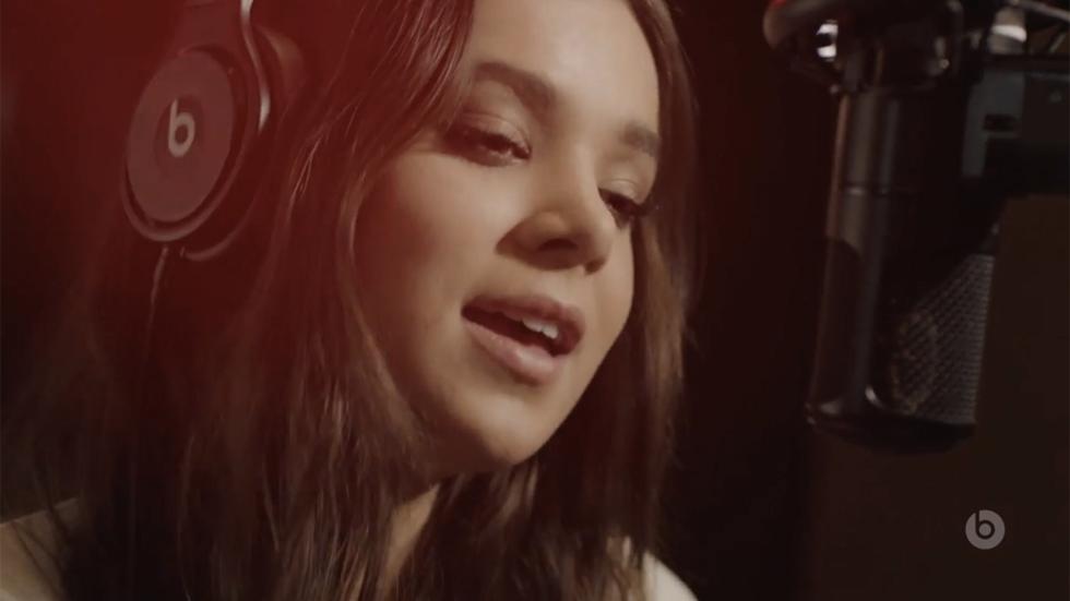 Hailee steinfeld beats by dre