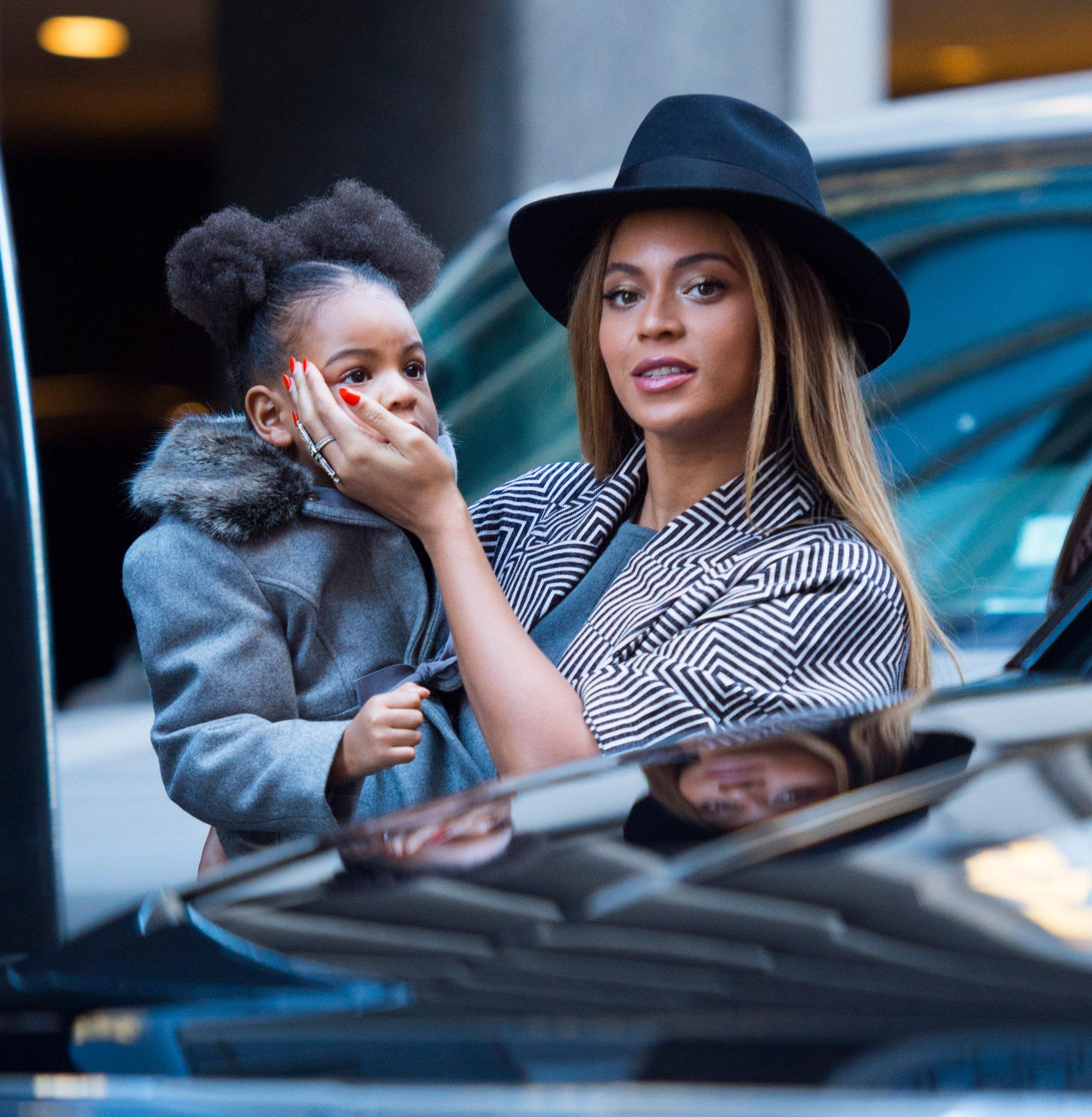 Beyonce with daughter Blue Ivy Carter arrive at the premiere of &#8216;Annie&#8217; in NYC