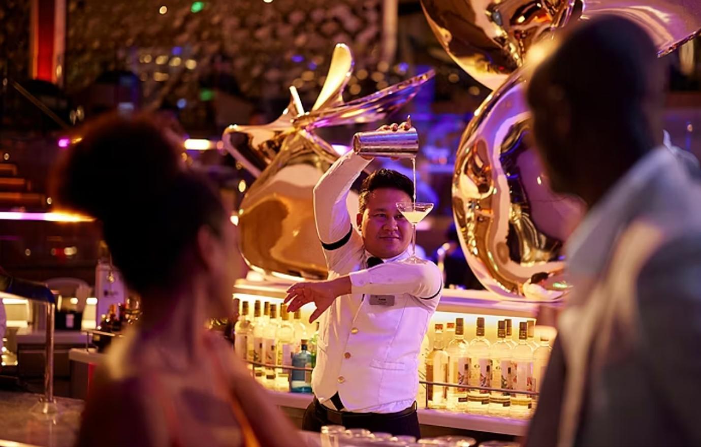 celebrity cruises bar