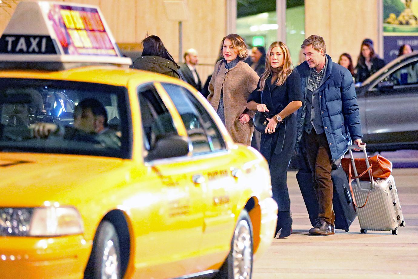 jennifer aniston shooting scene for the morning show