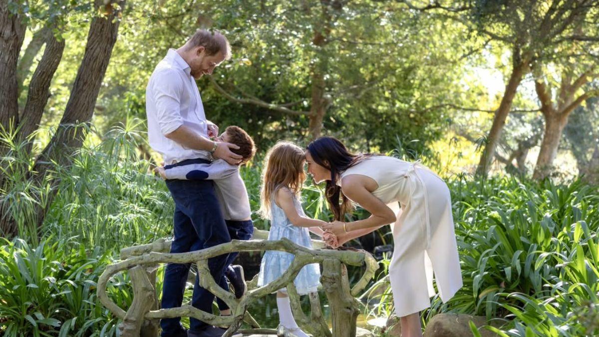 Image of Palace insiders criticized what they described as bargaining over royal access.