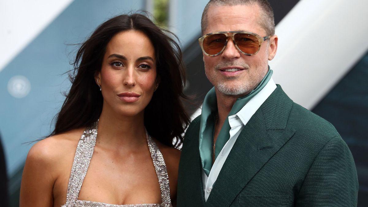 Photo of Ines de Ramon and Brad Pitt.