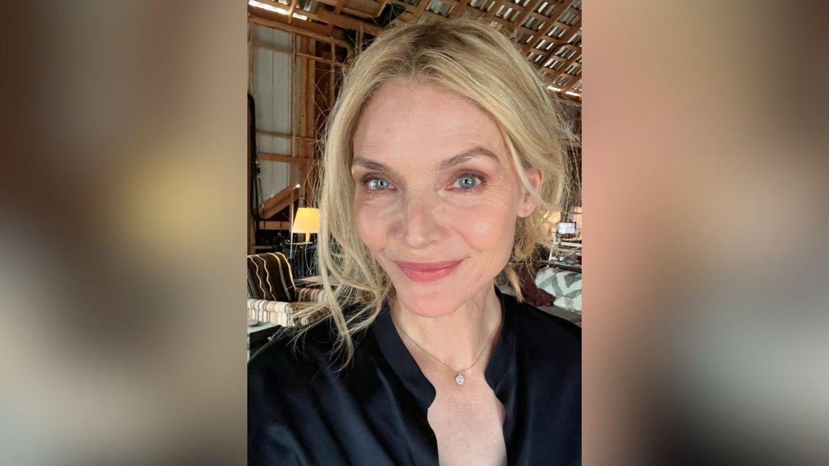 michelle pfeiffer most stunning selfies photos