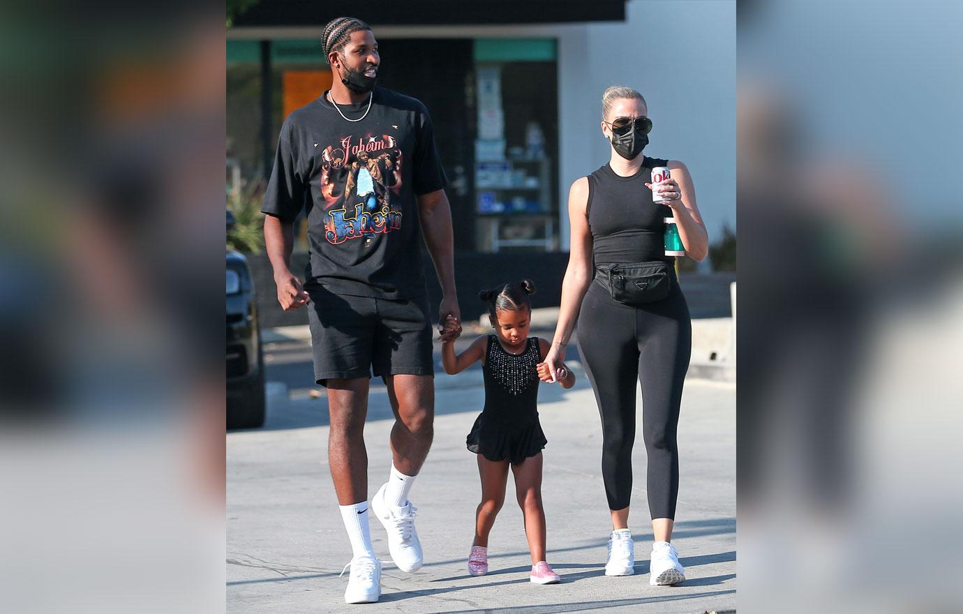 kourtney kardashian travis barker send khloe kardashian flowers tristan thompson scandaljpg