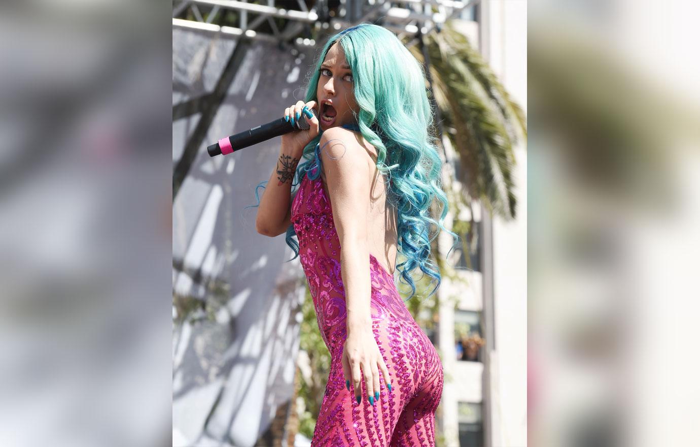 Mariahlynn performing onstage