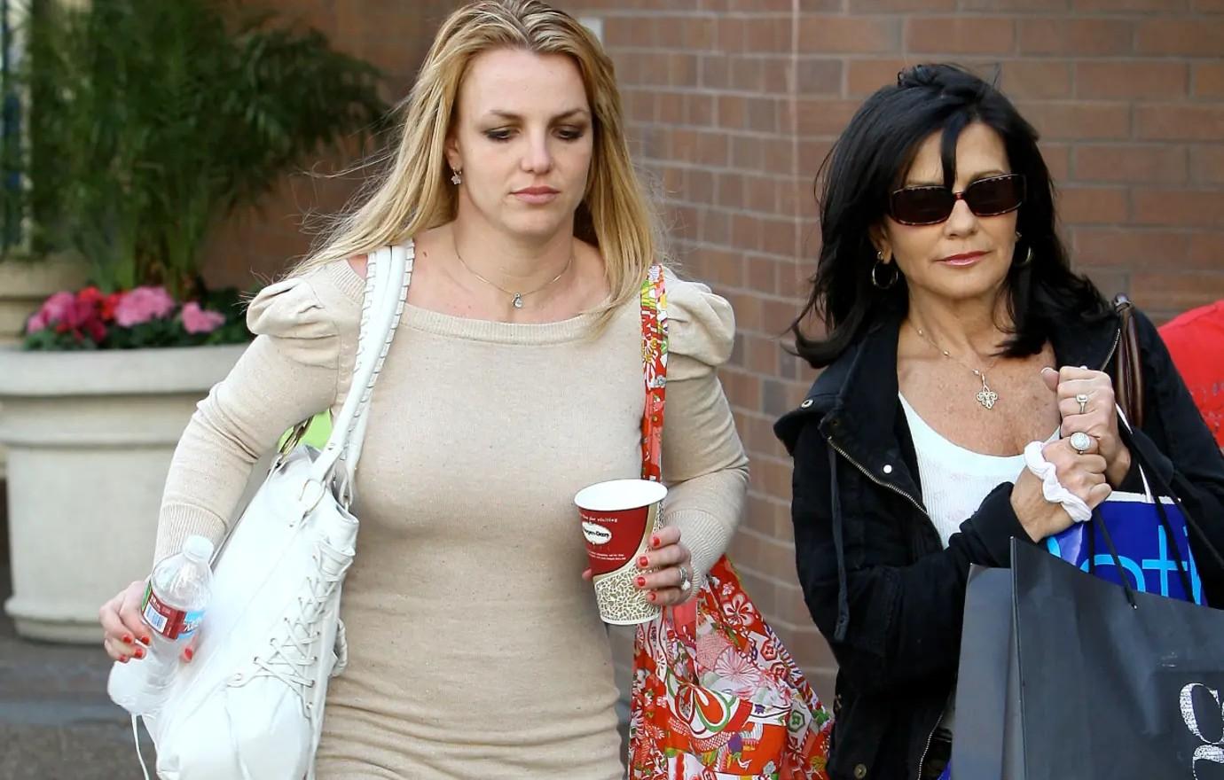 britneyspeara lynne spears mega