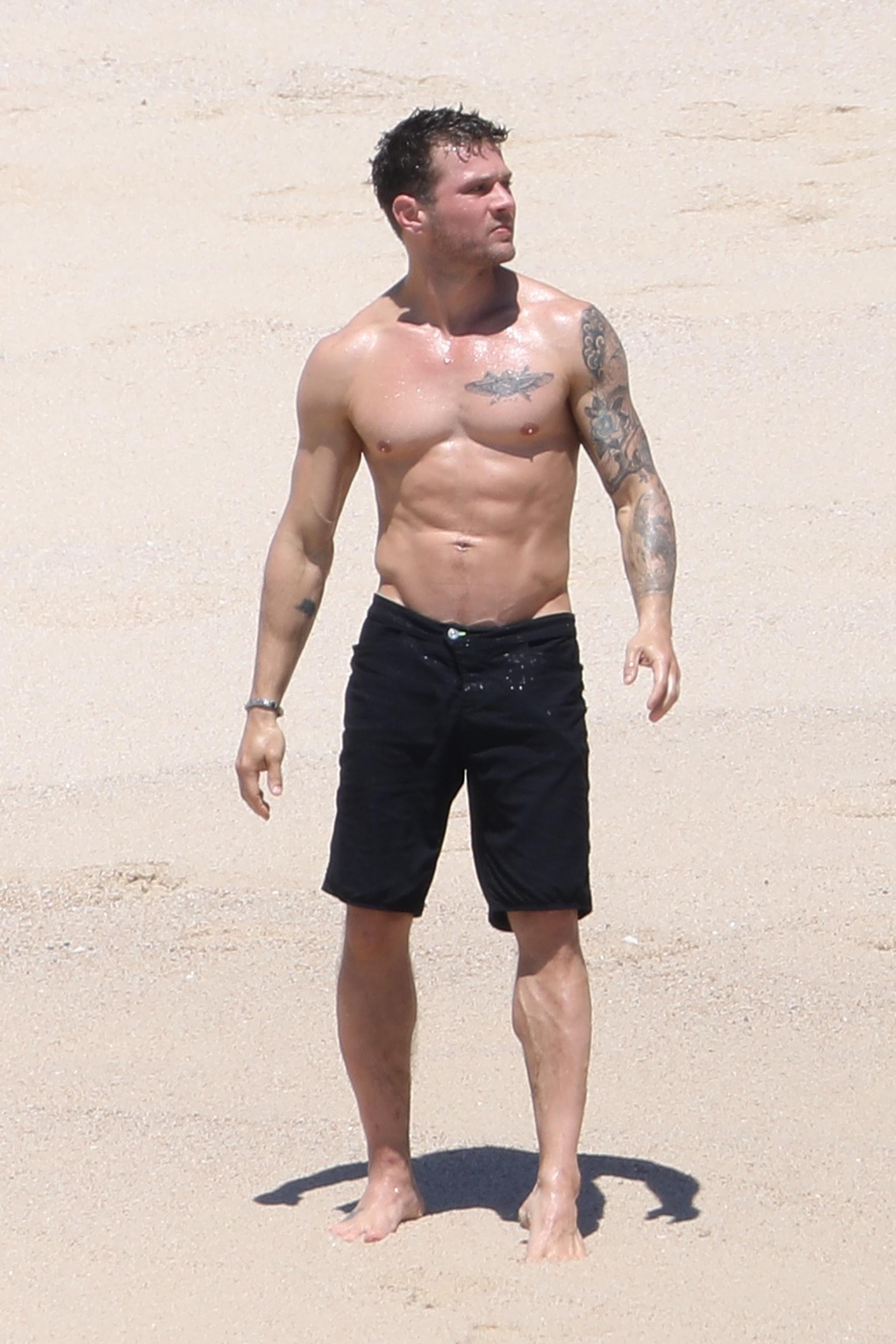 Ryan phillippe abs