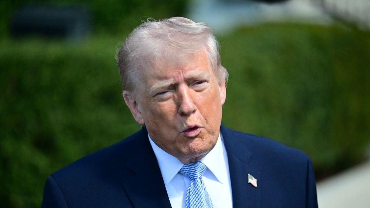 Image of Donald Trump criticized the Oscar-winning film 'Parasite', sparking backlash.