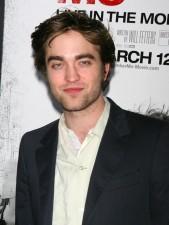 2010__03__Robert_Pattinson_March12newsne 169×225.jpg