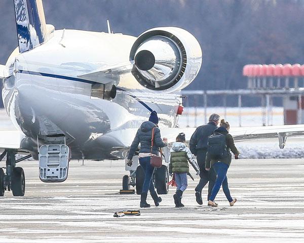 Jennifer garner seraphina affleck private jet 02